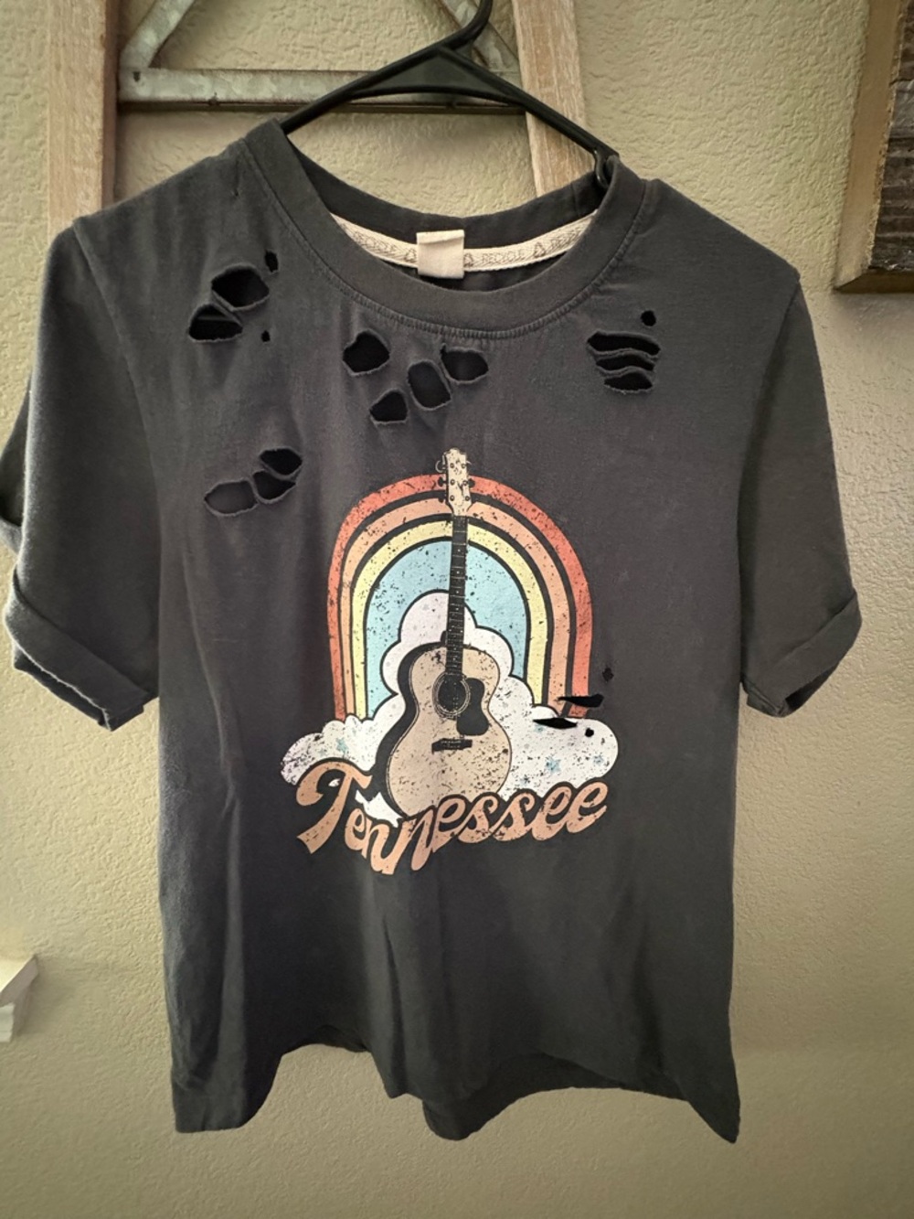 Vintage-Inspired Tennessee Guitar Graphic Tee - Black